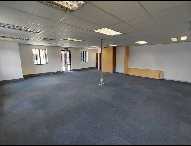 340M² OFFICE TO LET IN BRYANSTON